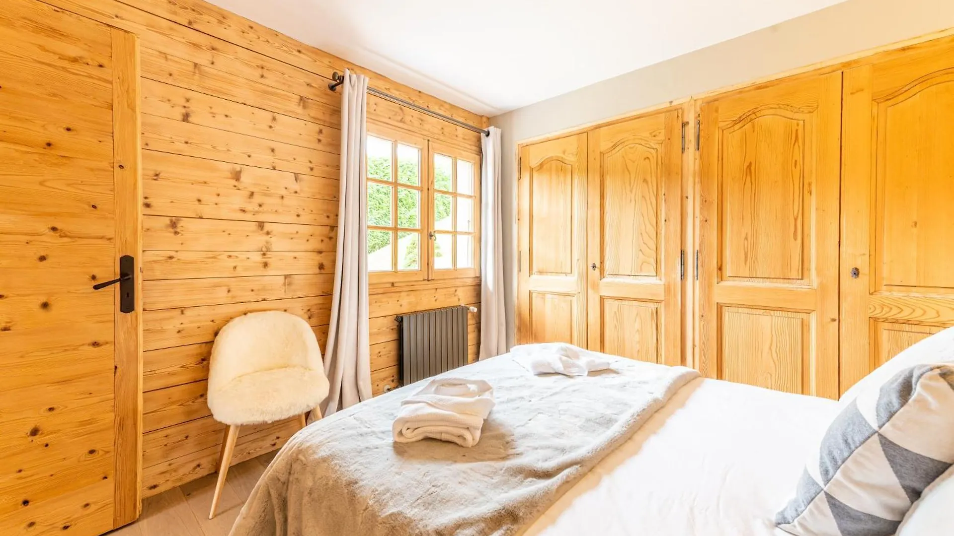 סן-ג'רבה-לה-באן Chalet Victoria - Magnifique Chalet Avec Piscine Privee צרפת